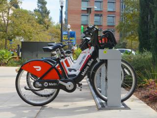 Metro Bike Share at Gateway Plaza